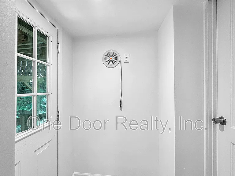 712 Powell St — Photo 25