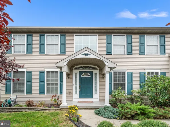 106 Yorkshire Dr, Douglassville, PA 19518