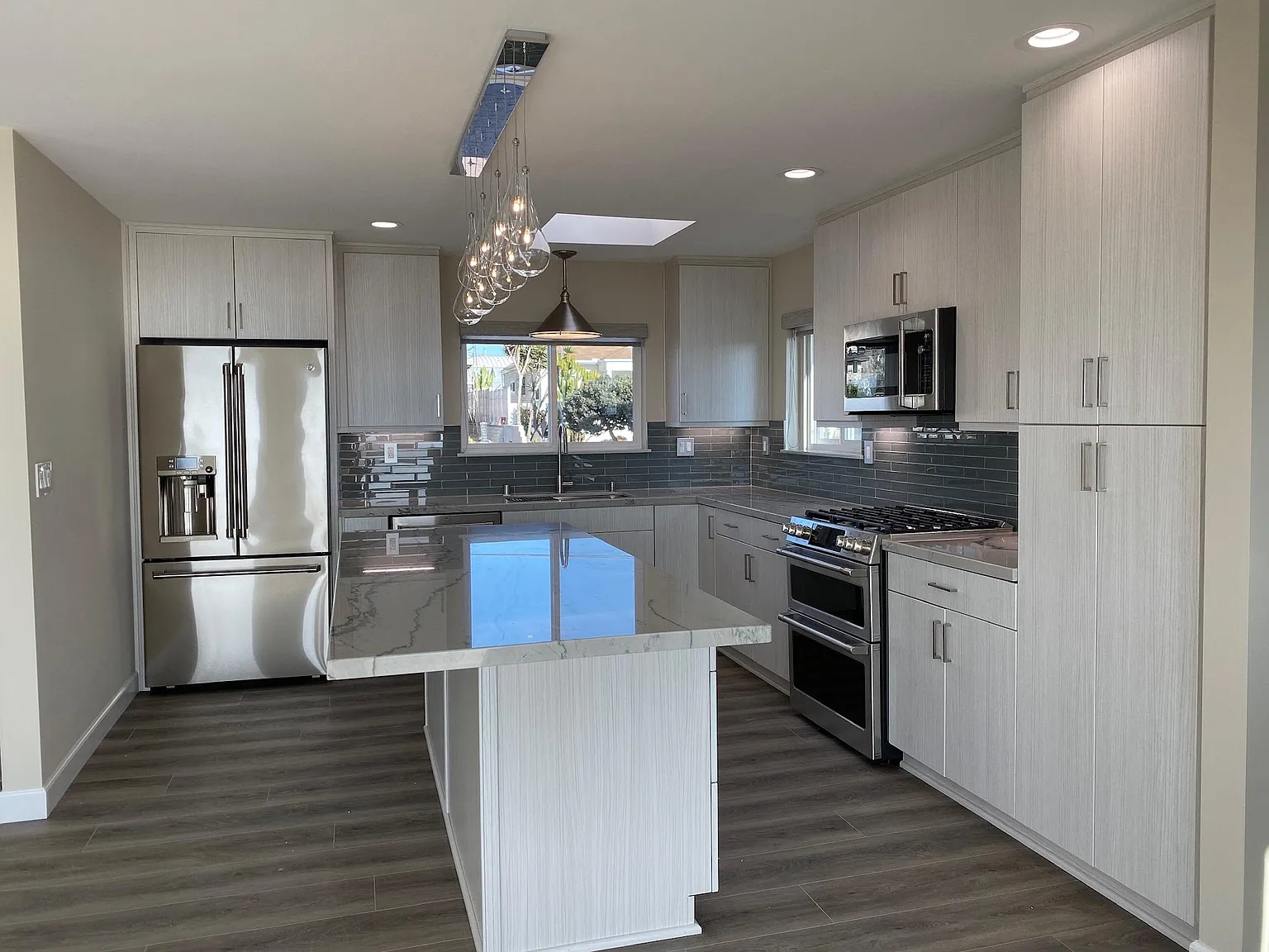 465 Liverpool Dr — Photo 4