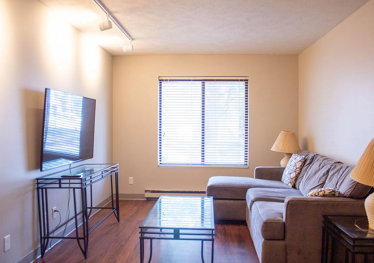 1001 W Clark — Photo 3