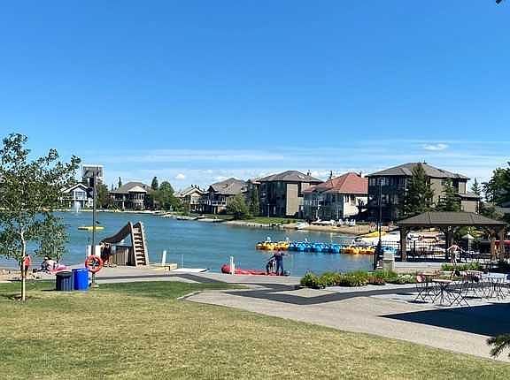 4th image of 39 E Arbour Ridge Mews NW