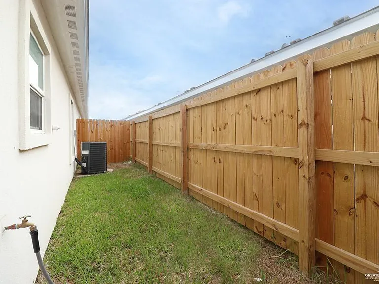1312 S Xanthia St #4 — Photo 9