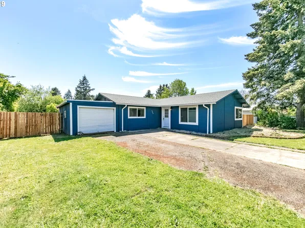 704 Pinehurst Dr, Newberg, OR 97132