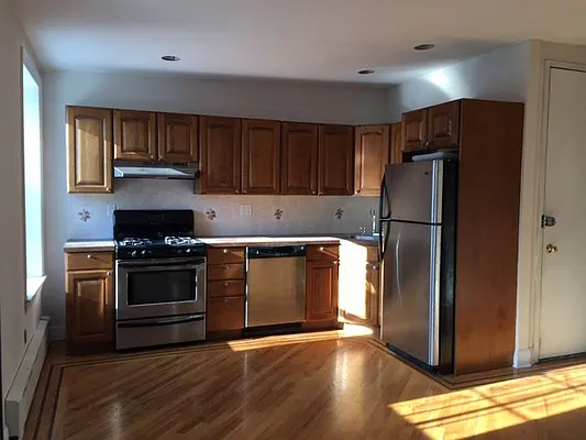 Rented by Vespa Properties Group | media 10