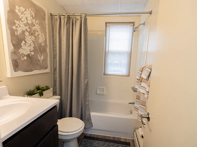 Loch Bend Apartments — Photo 5