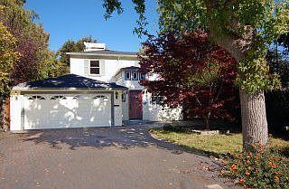 1st image of 135 Dunsmuir Way