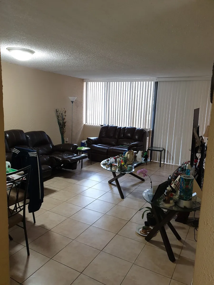 Building Photo - 10500 SW 108th Ave #B211