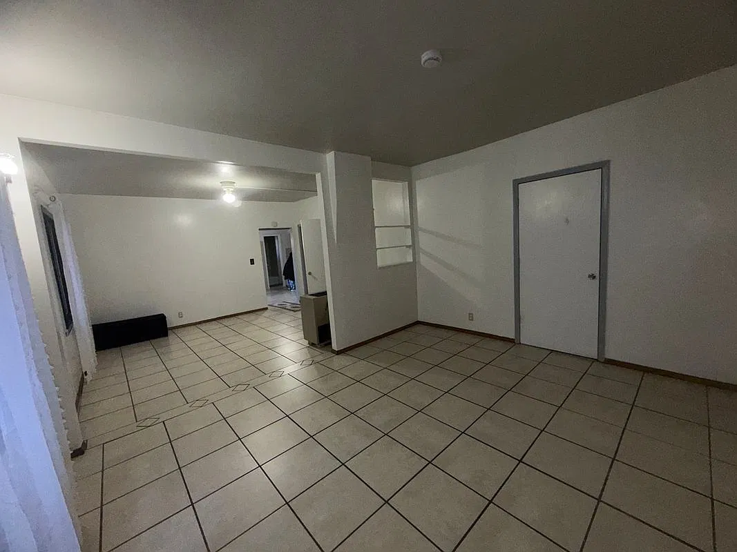 3 bed, 1.0 bath, 1932 sqft, $1,200 — Photo 3