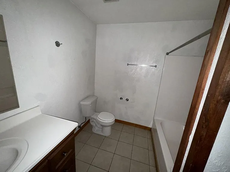 529 W 14th St #B — Photo 4