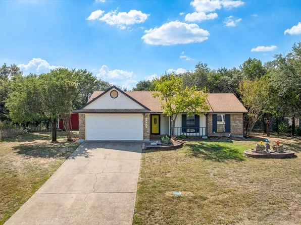 1906 W Spanish Trail Dr, Granbury, TX 76048