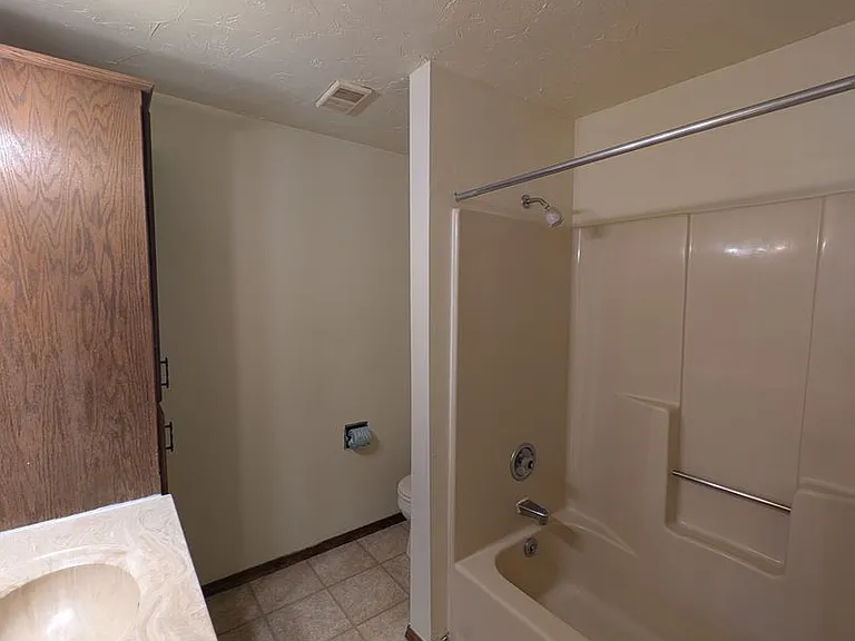Pheasant Run Apartments — Photo 15