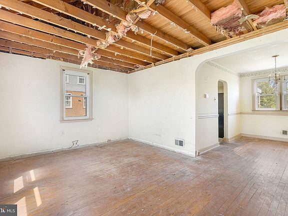 3rd image of 111 Larch Ave