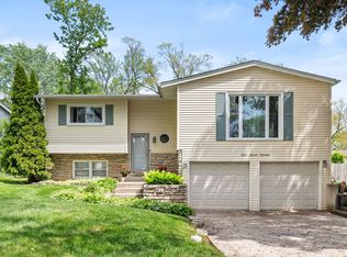 627 Raupp Blvd, Buffalo Grove, IL 60089