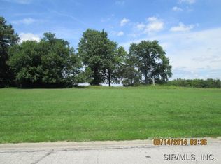611 Deer Circle Dr, Carlyle, IL