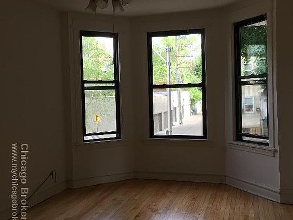 5th image of 2014 W Melrose St Rear 1