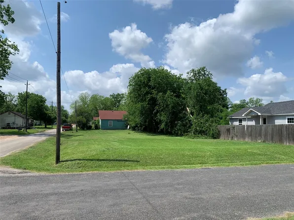 1403 Bailey St, Wharton, TX 77488