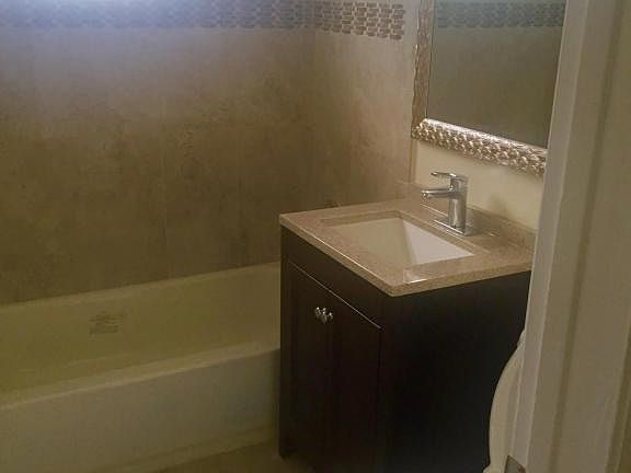 5th image of 907 Arlington Dr