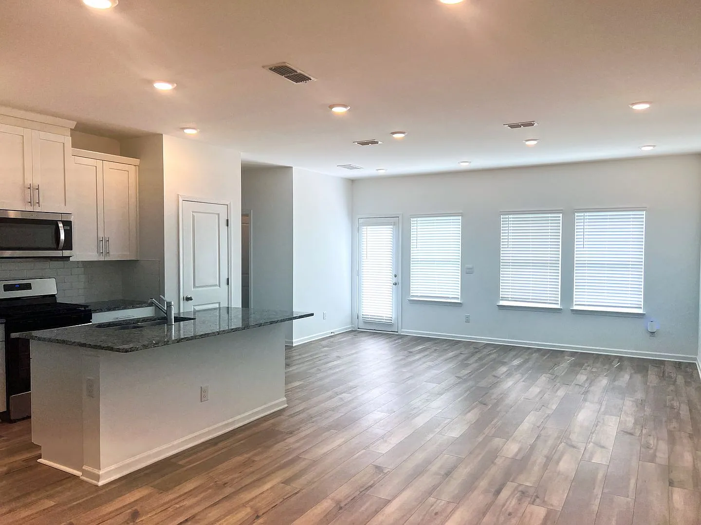 Welcome Home to a Townhome!! — Photo 3