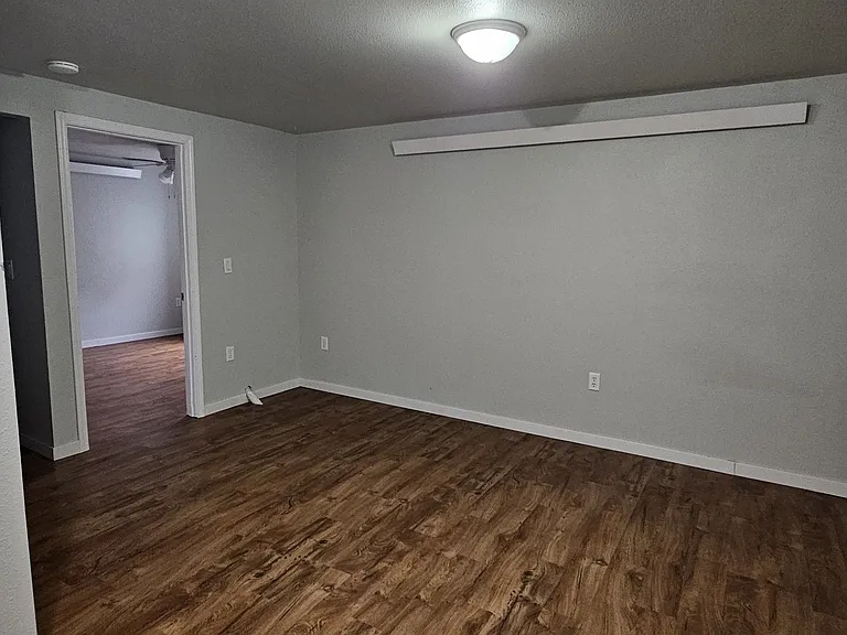 5402 Cedar St — Photo 11