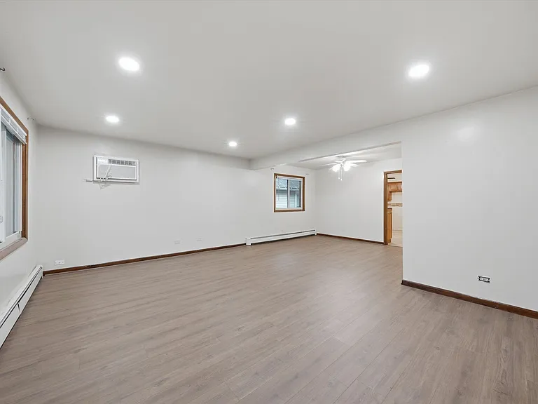 2521 Lewis St — Photo 5