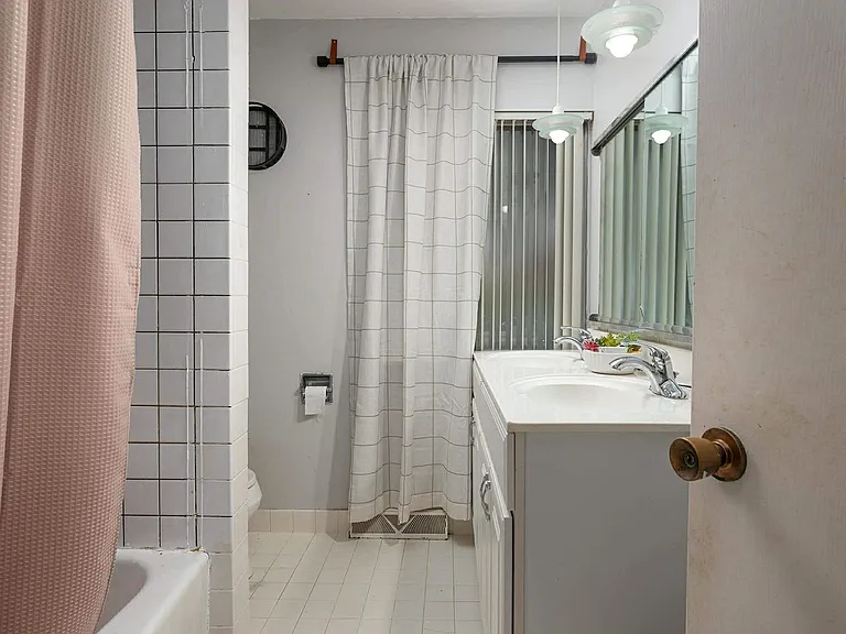 604 Bendview Dr — Photo 11