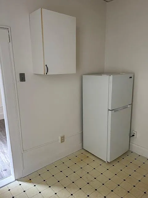 other side of kitchen