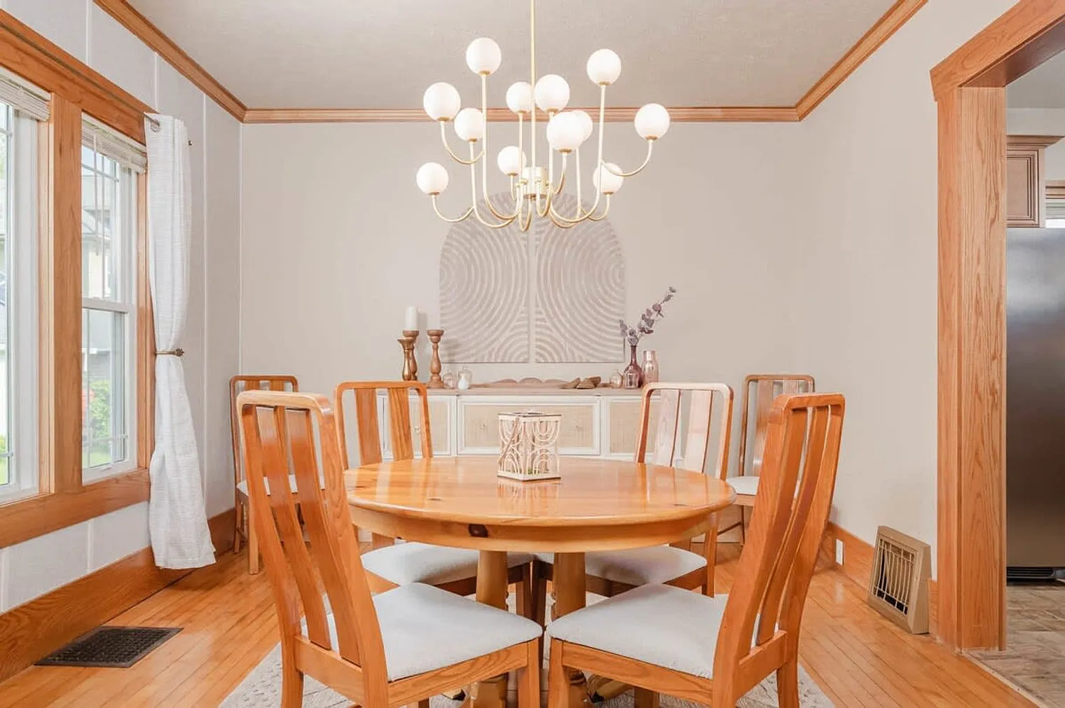 3 bed, 1.0 bath, 1496 sqft, $3,006 — Photo 3