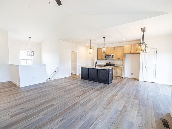 3rd image of 1954 Sequoia Dr