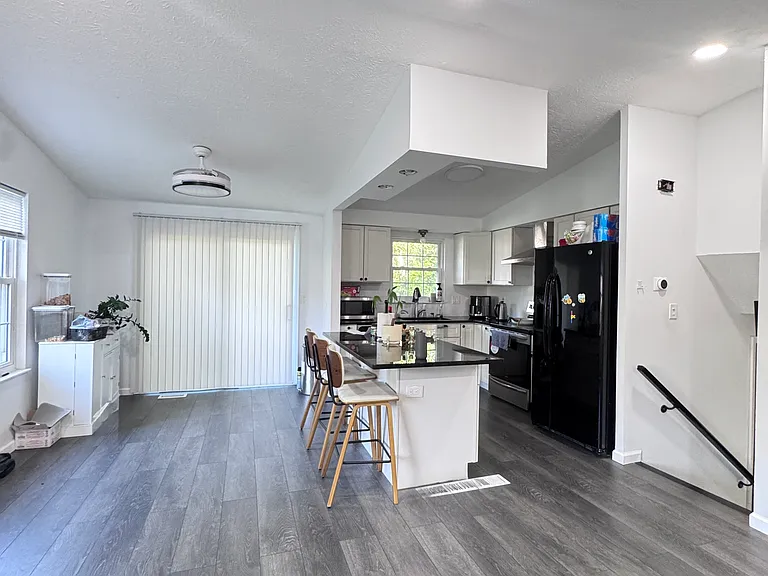 8630 High Trail Ct — Photo 3