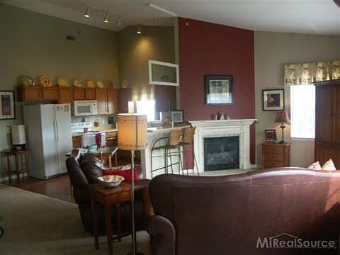 3rd image of 42557 Park Cresent Dr