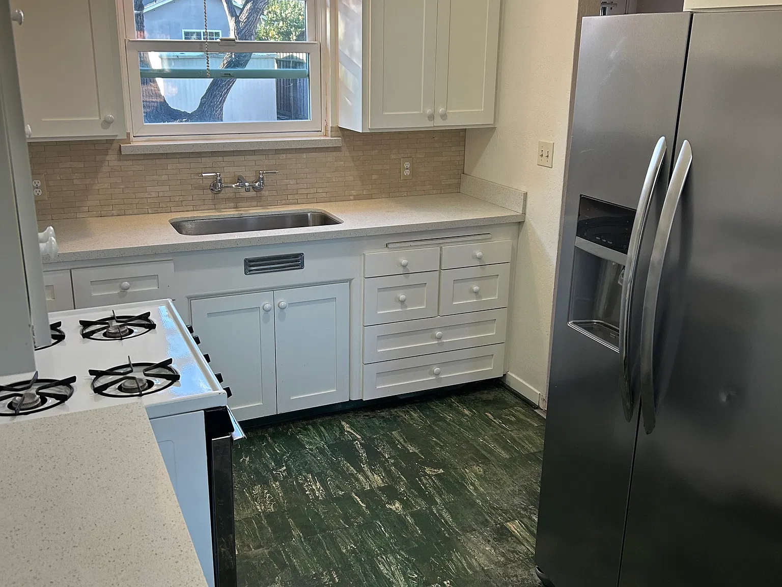 2 bed, 1100 sqft, $3,900 — Photo 1