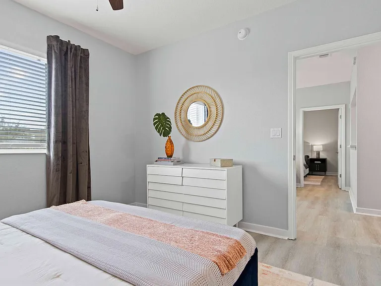 Elan Apartments — Photo 16