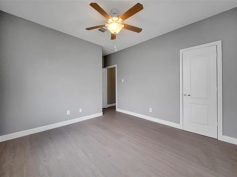 8214 Peekskill Ln — Photo 12