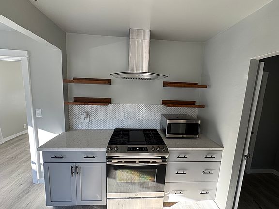 3rd image of 492 Flower St