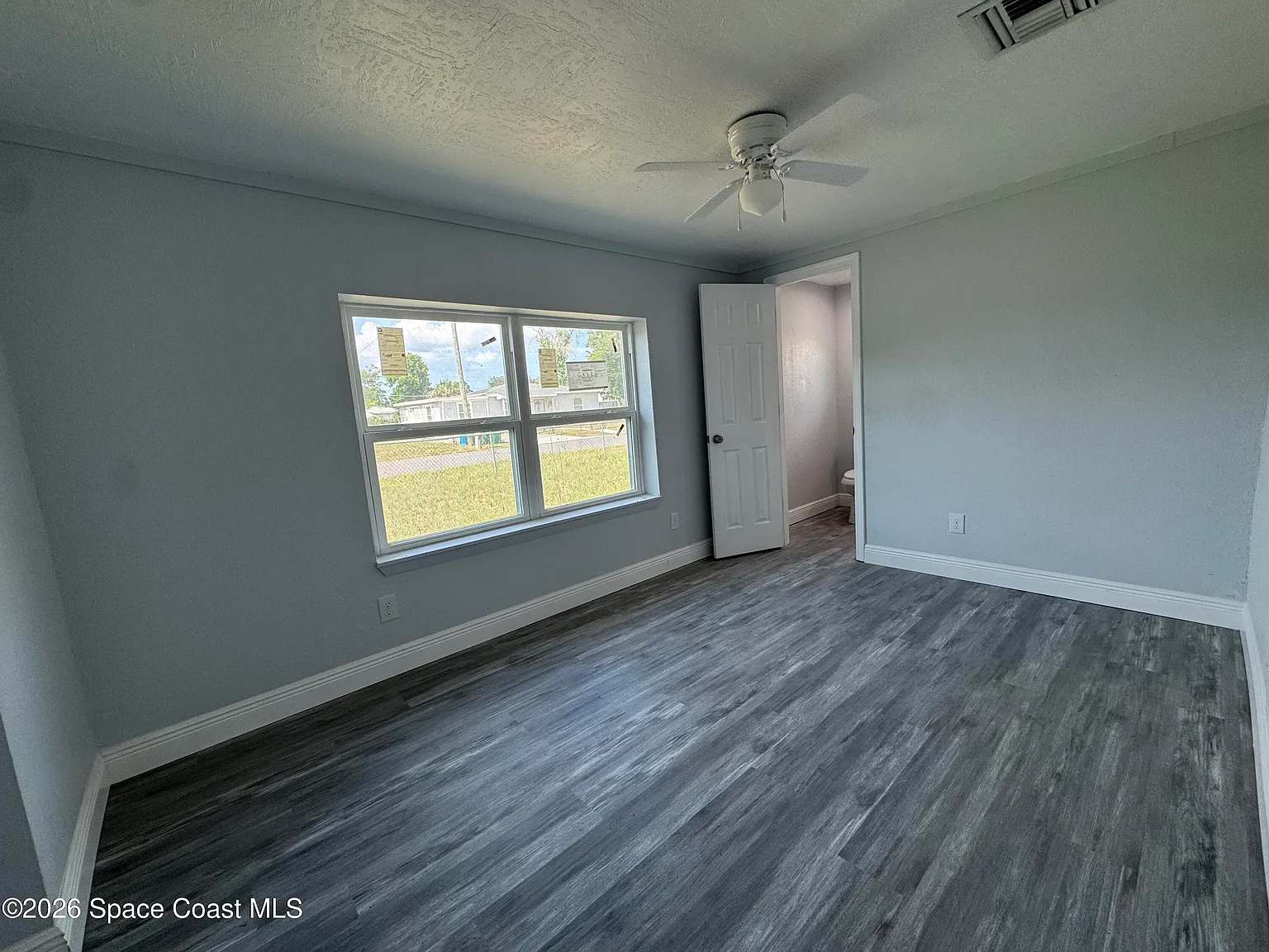 3 bed, 2.0 bath, 1334 sqft, $2,200 — Photo 2