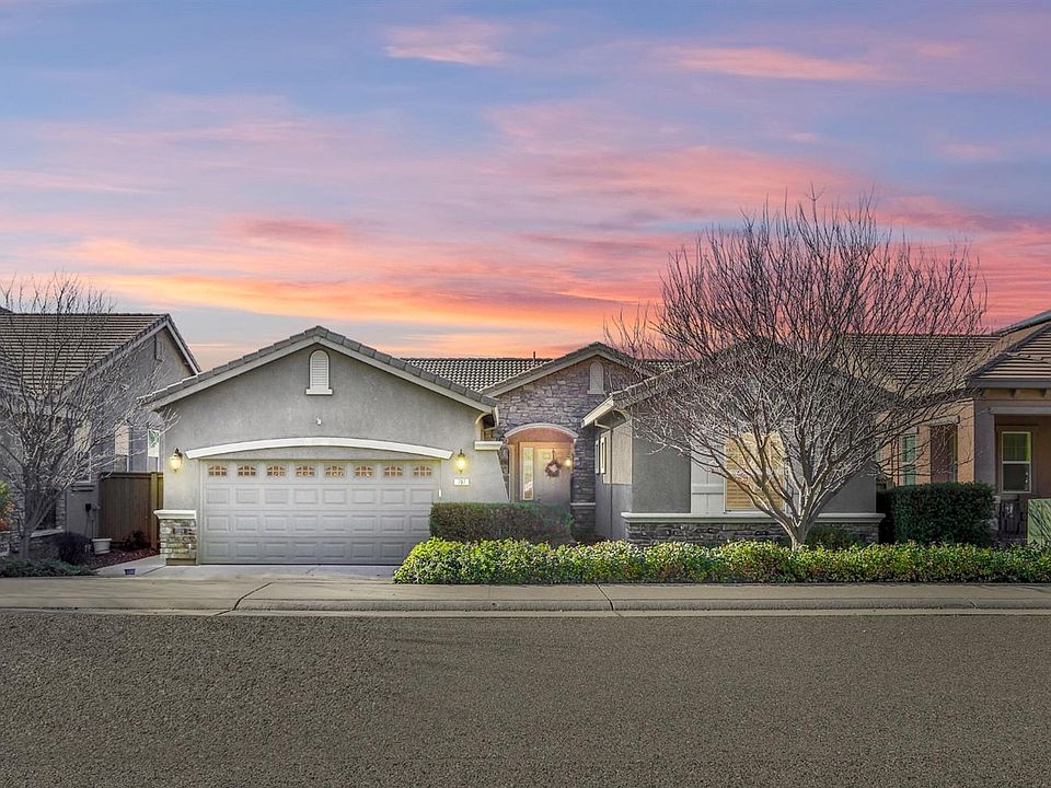 1st image of 797 Hildebrand Cir