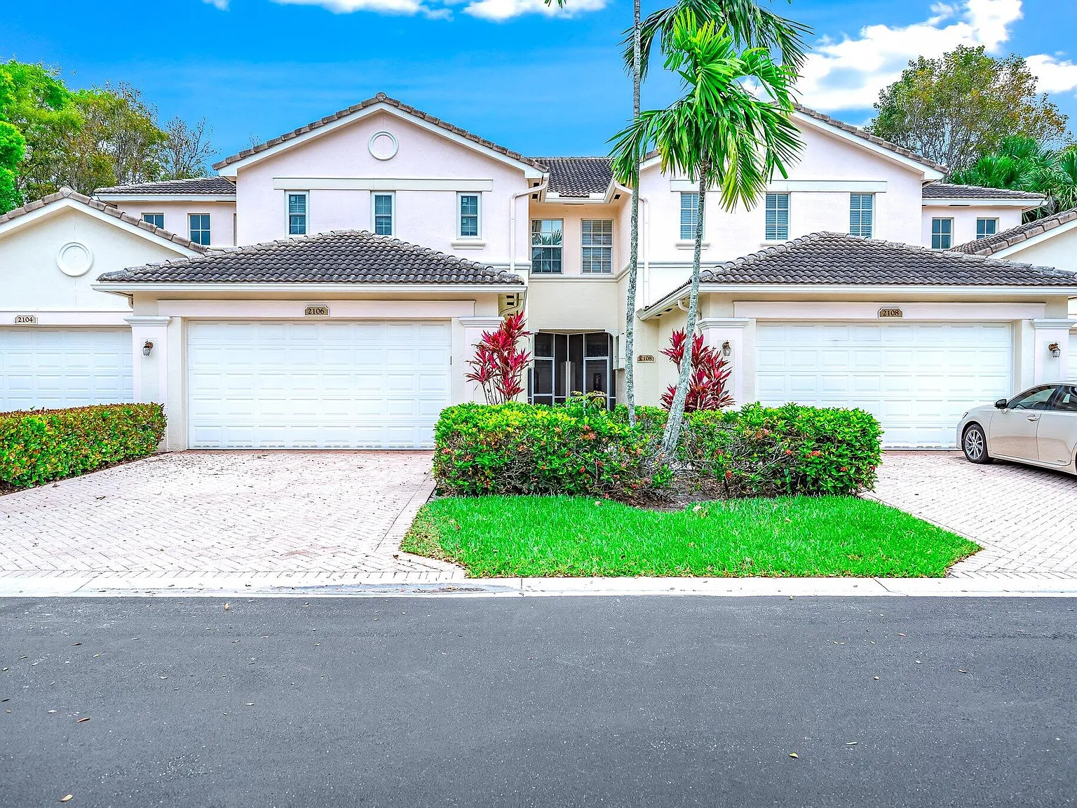 3 bed, 2.0 bath, 1812 sqft, $2,500 — Photo 3