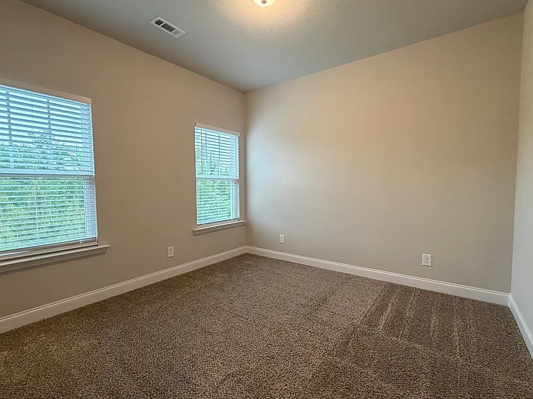 1008 Swan Ct — Photo 14