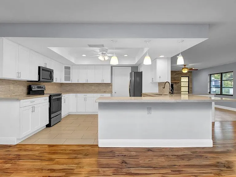 13540 Sedgwick Ave — Photo 10
