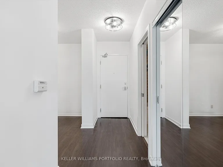 59 E Liberty St #911 — Photo 5