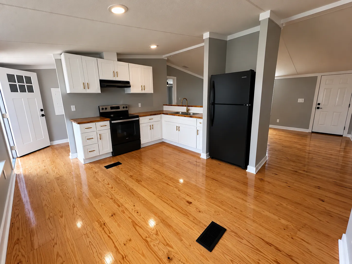 Remodeled Home For Rent — Photo 4