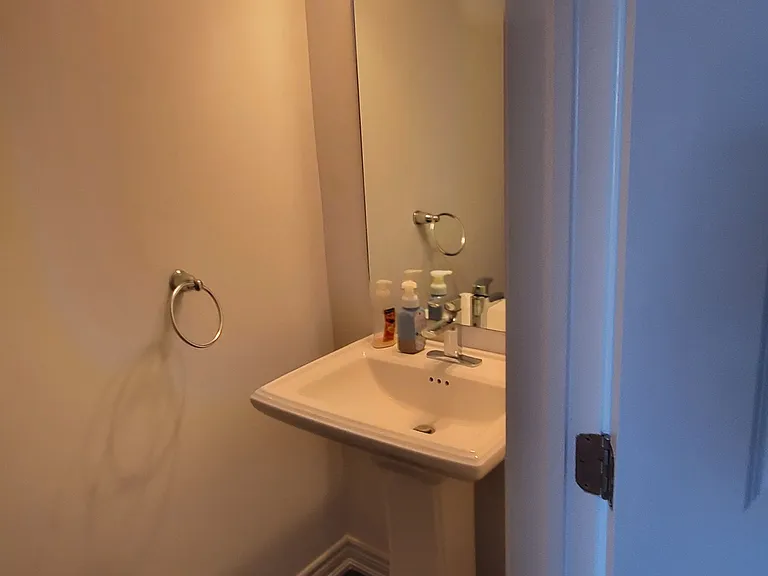 120 Court Dr — Photo 19