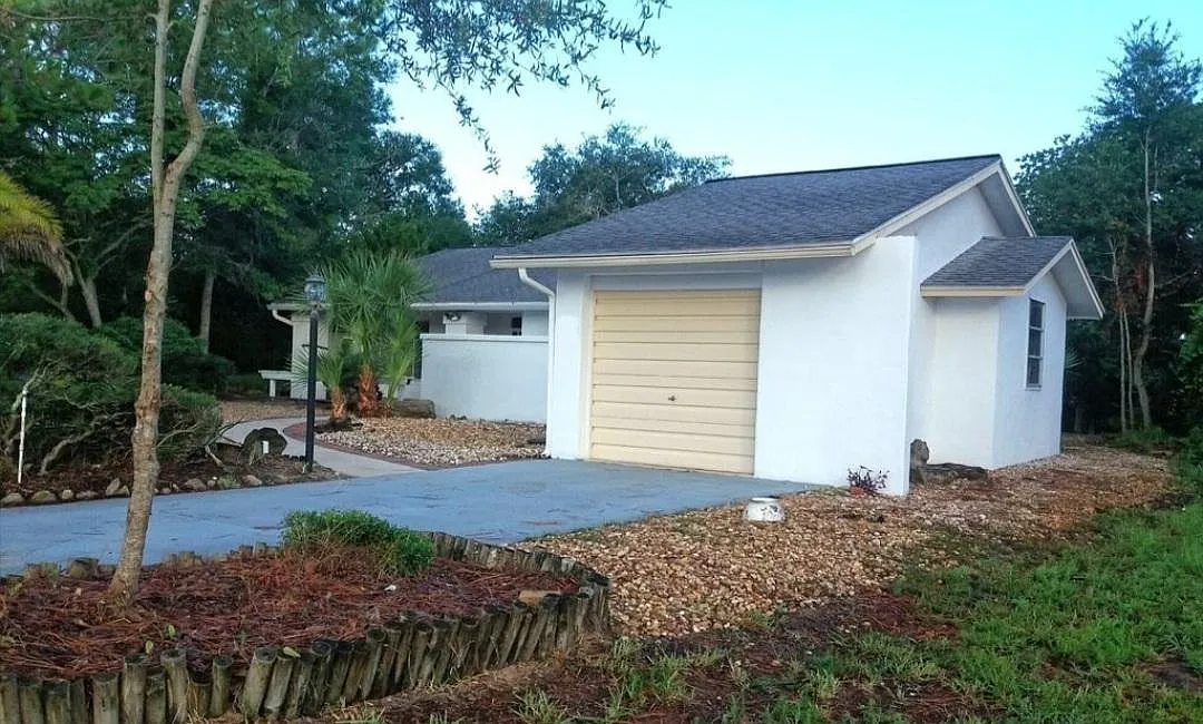 One-car Garage - 15 Farragut Dr