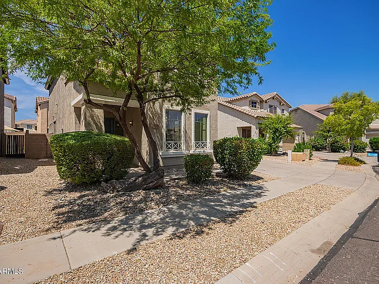 17608 W Lisbon Ln — Photo 3