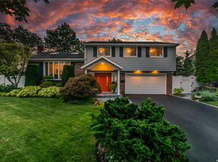 66 Fox Pl, Hicksville, NY 11801