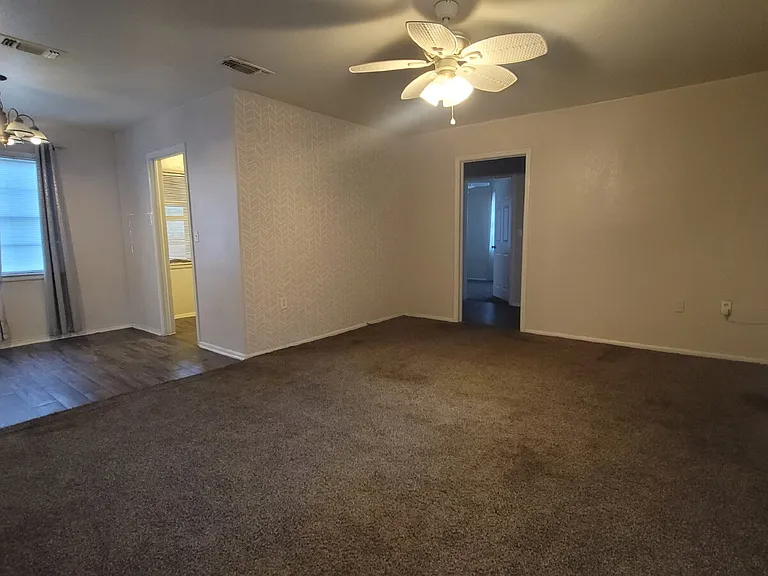 701 E Pinecrest Dr — Photo 6