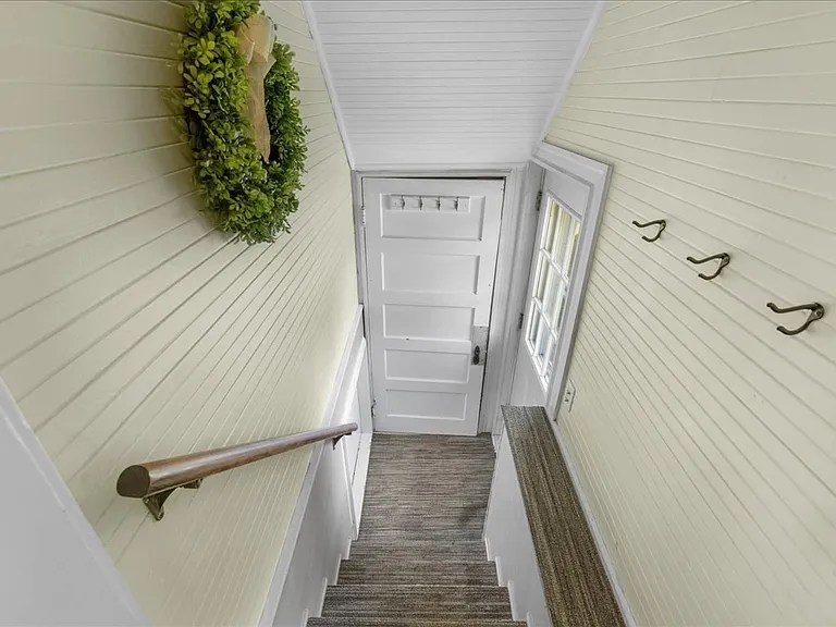 1 Wildrose Ave — Photo 36