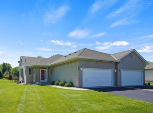 786 Regent Dr, Shakopee, MN 55379