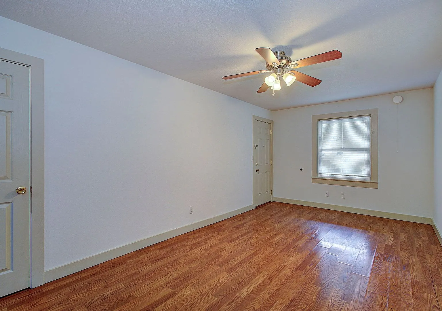 Brock 2703 4plex — Photo 4