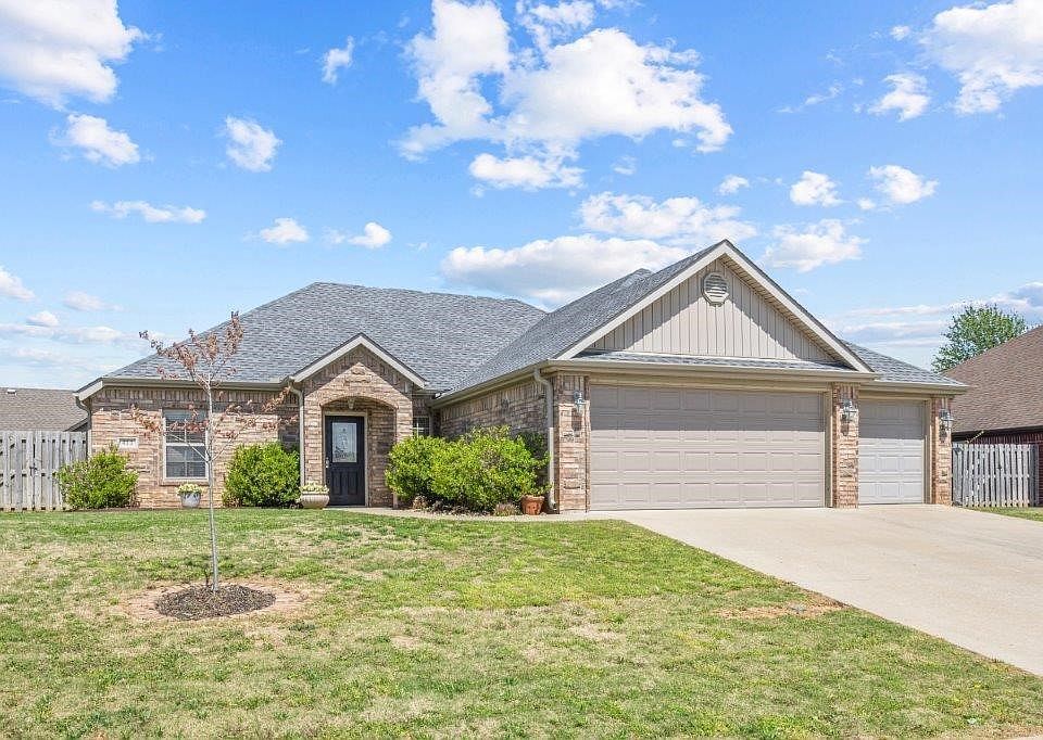 1st image of 411 Sorrento Dr
